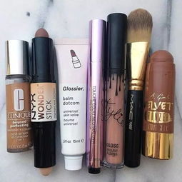 化妝品高價(jià)之謎 女性消費(fèi)心理與市場(chǎng)邏輯解析